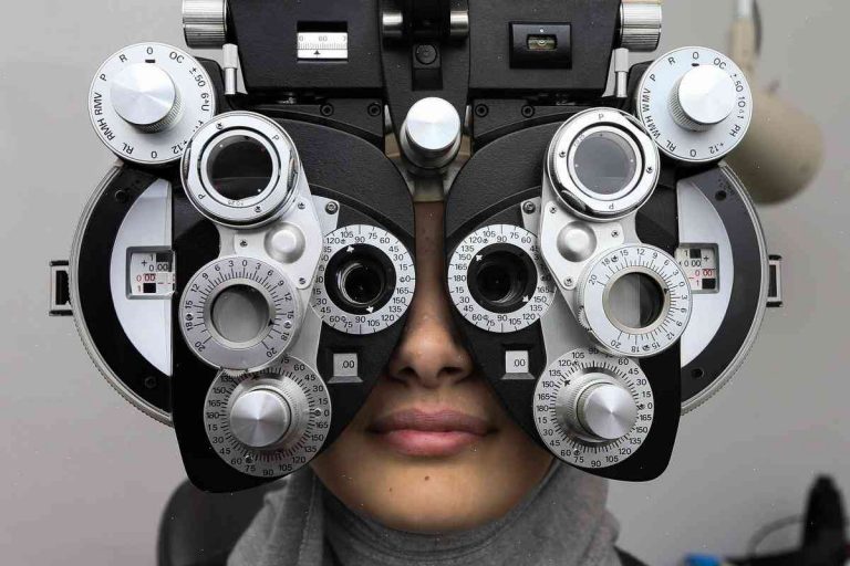 Ontario optometrists need to stop blurring the lines between doctor and patient | Rhiannon Hills