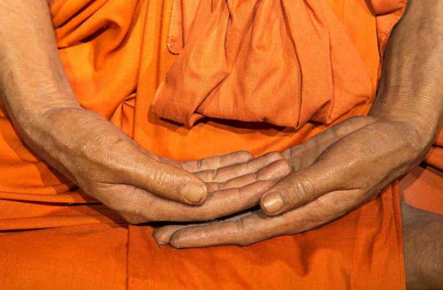 Learn how to meditate like a Buddhist monk in Bangkok