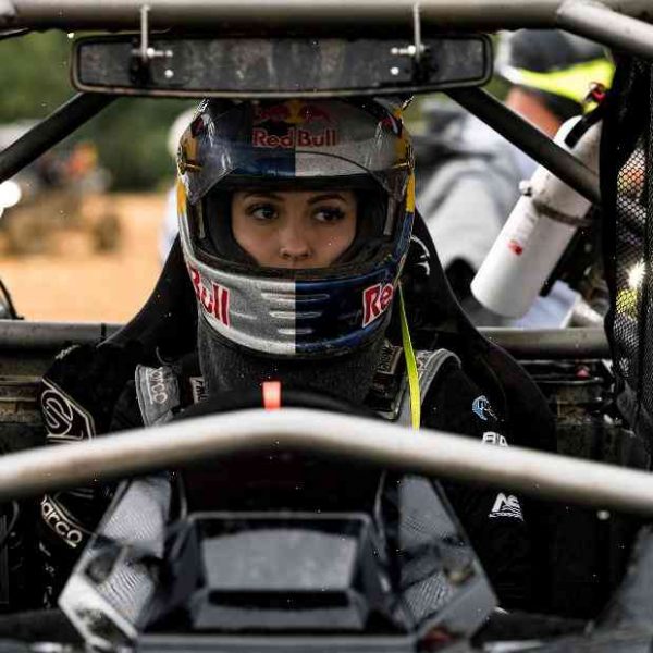 London girl beats the boys in British off-road driving classes